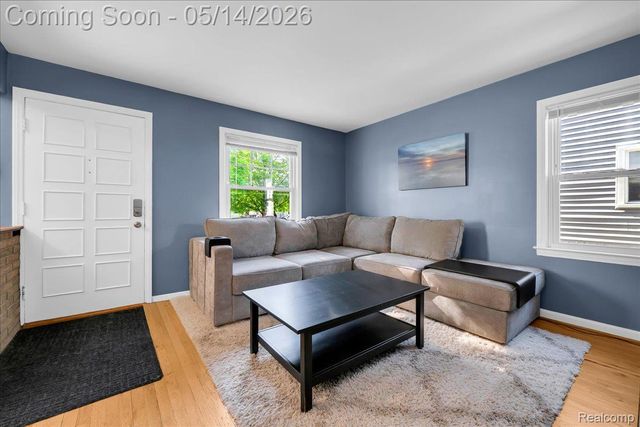 900 N Edison Avenue, Royal Oak, MI 48067