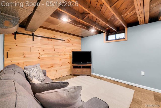 900 N Edison Avenue, Royal Oak, MI 48067