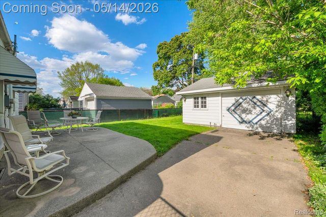 900 N Edison Avenue, Royal Oak, MI 48067