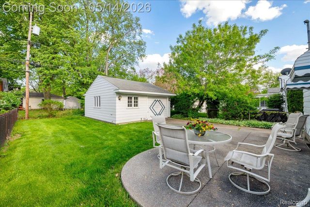 900 N Edison Avenue, Royal Oak, MI 48067