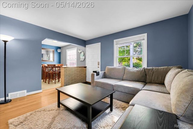 900 N Edison Avenue, Royal Oak, MI 48067