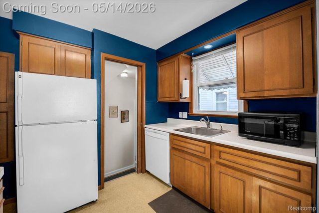 900 N Edison Avenue, Royal Oak, MI 48067