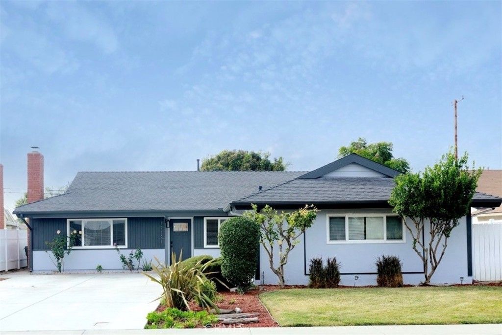 17121 Hague Lane, Huntington Beach, CA 92647