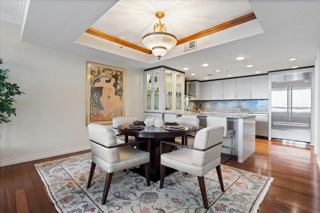 180 E PEARSON Street 4002, Chicago, IL 60611