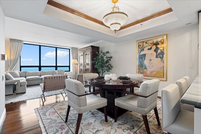 180 E PEARSON Street 4002, Chicago, IL 60611