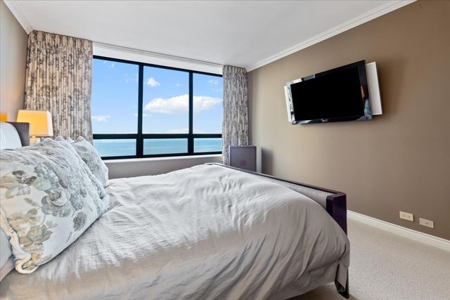 180 E PEARSON Street 4002, Chicago, IL 60611