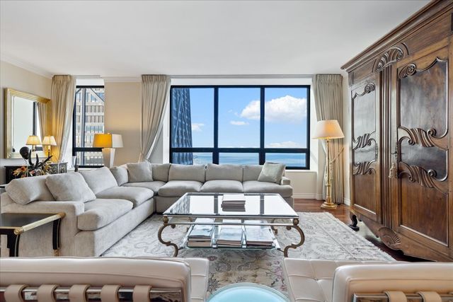 180 E PEARSON Street 4002, Chicago, IL 60611