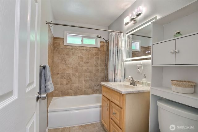 16817 15th Avenue NE, Shoreline, WA 98155