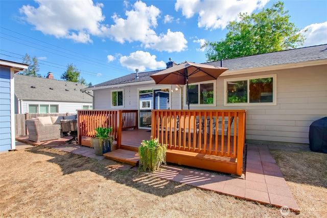16817 15th Avenue NE, Shoreline, WA 98155
