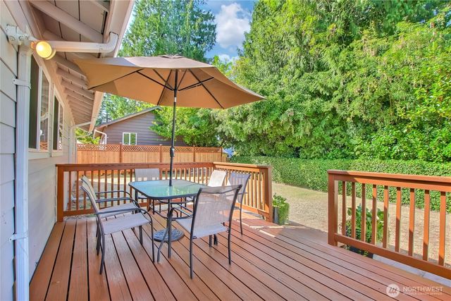 16817 15th Avenue NE, Shoreline, WA 98155
