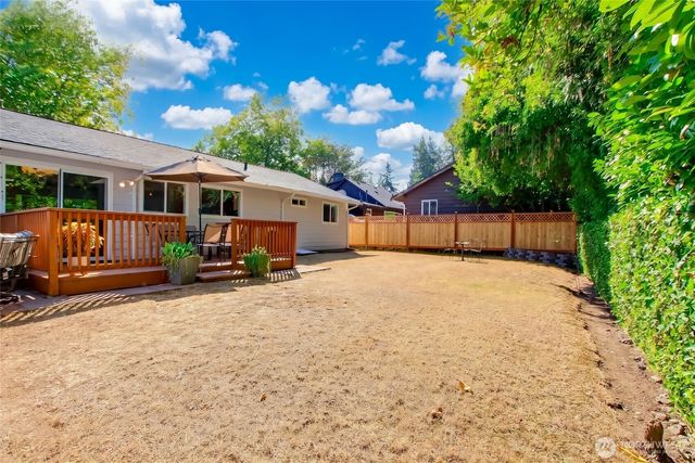 16817 15th Avenue NE, Shoreline, WA 98155
