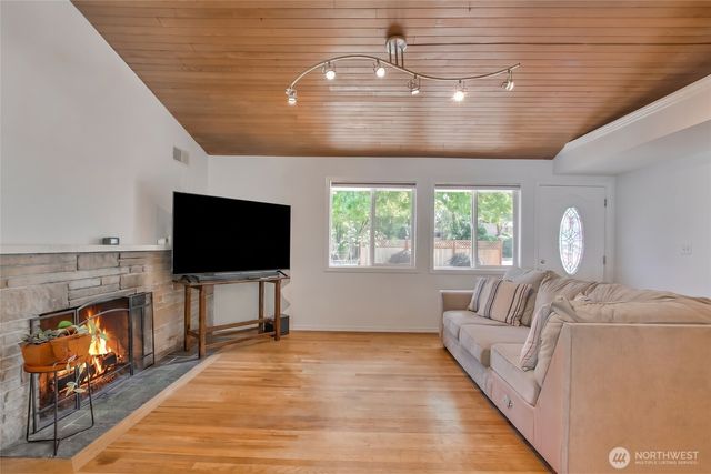 16817 15th Avenue NE, Shoreline, WA 98155