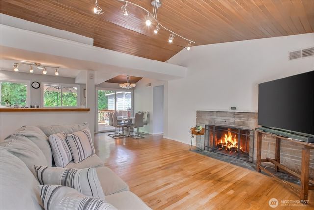 16817 15th Avenue NE, Shoreline, WA 98155