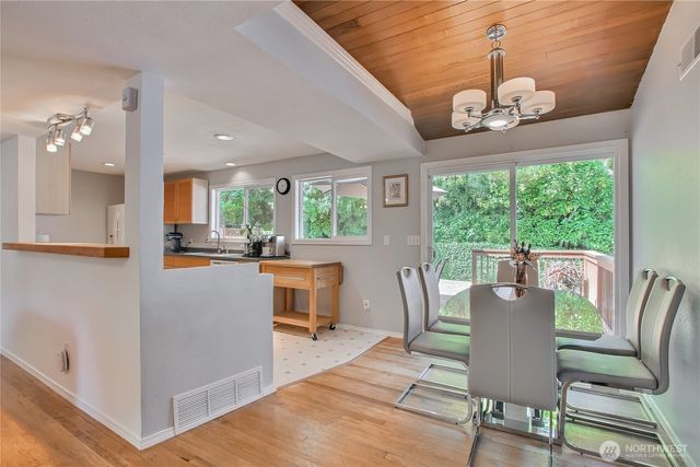 16817 15th Avenue NE, Shoreline, WA 98155