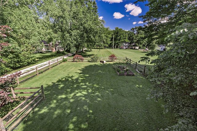 15879 Hemlock Road, Chagrin Falls, OH 44022