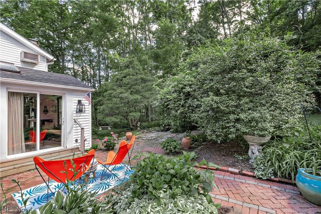 15879 Hemlock Road, Chagrin Falls, OH 44022