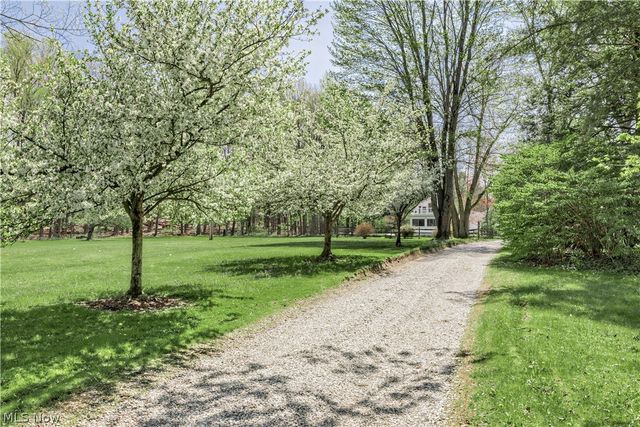 15879 Hemlock Road, Chagrin Falls, OH 44022
