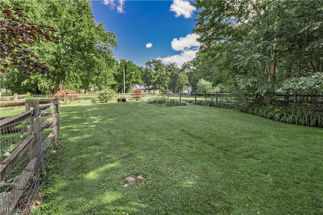 15879 Hemlock Road, Chagrin Falls, OH 44022