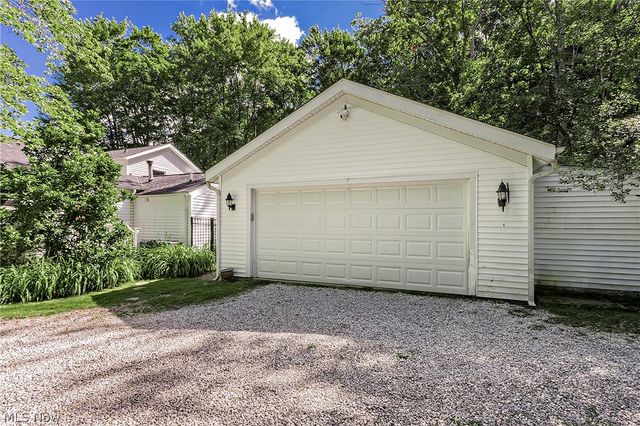 15879 Hemlock Road, Chagrin Falls, OH 44022