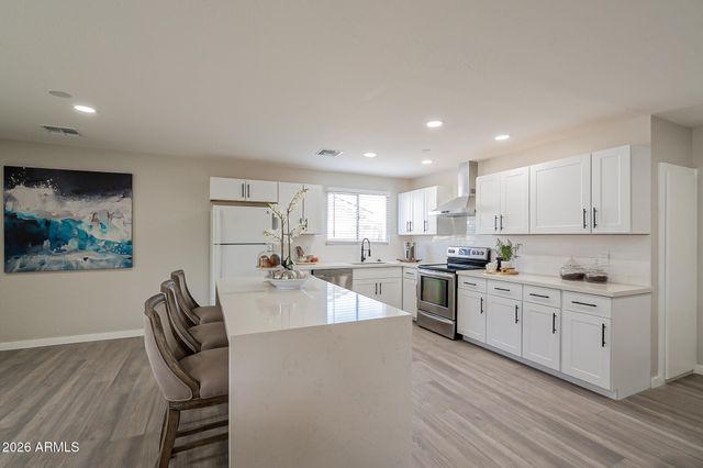 3232 E EMILE ZOLA Avenue, Phoenix, AZ 85032