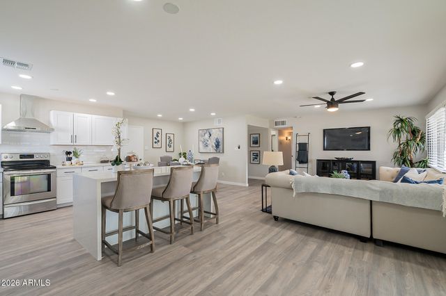 3232 E EMILE ZOLA Avenue, Phoenix, AZ 85032