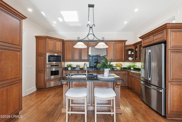 8 Queens Way, Hilton Head Island, SC 29928