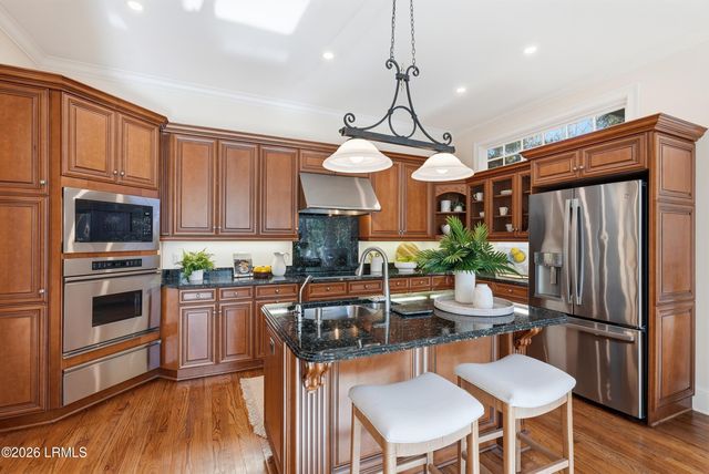 8 Queens Way, Hilton Head Island, SC 29928