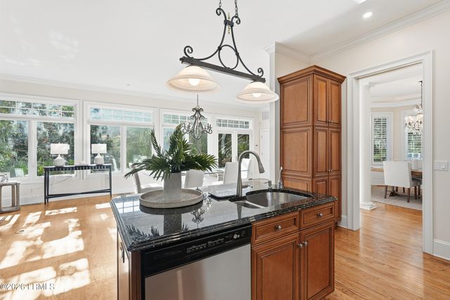 8 Queens Way, Hilton Head Island, SC 29928