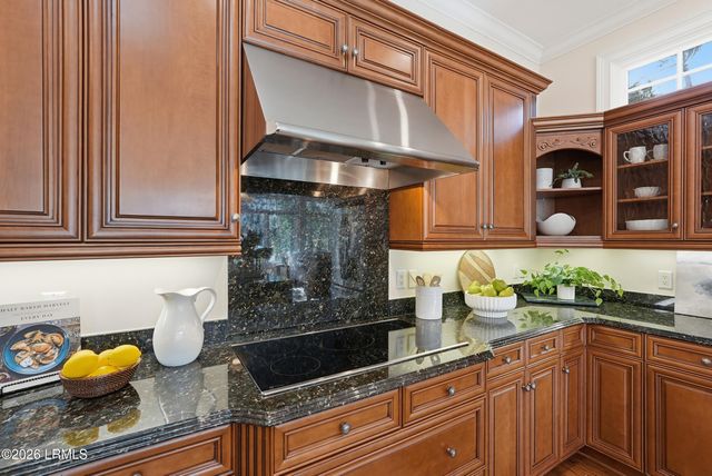 8 Queens Way, Hilton Head Island, SC 29928