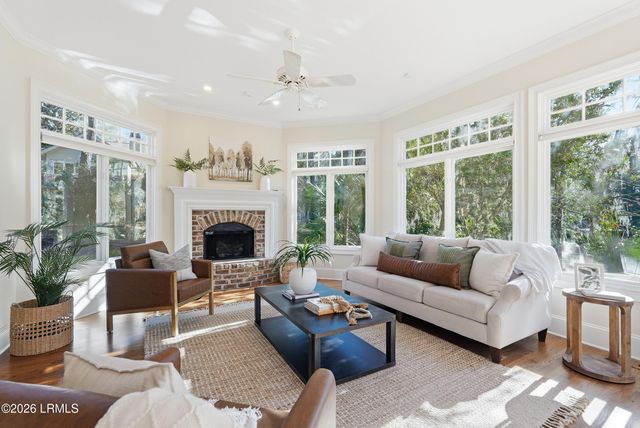 8 Queens Way, Hilton Head Island, SC 29928