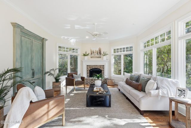 8 Queens Way, Hilton Head Island, SC 29928