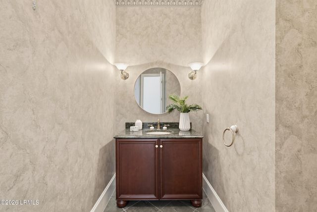 8 Queens Way, Hilton Head Island, SC 29928