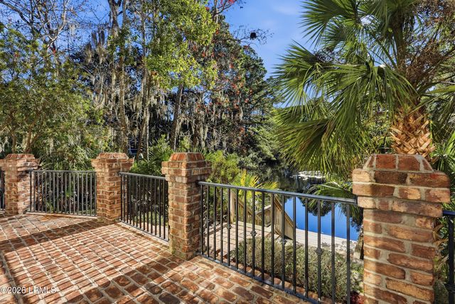 8 Queens Way, Hilton Head Island, SC 29928