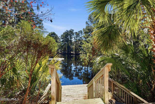 8 Queens Way, Hilton Head Island, SC 29928