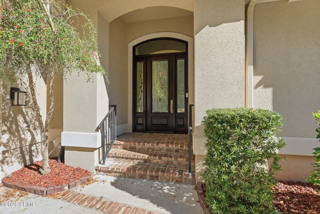 8 Queens Way, Hilton Head Island, SC 29928