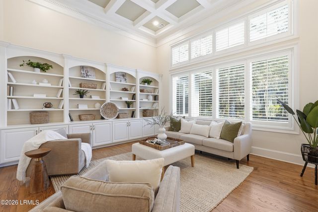 8 Queens Way, Hilton Head Island, SC 29928