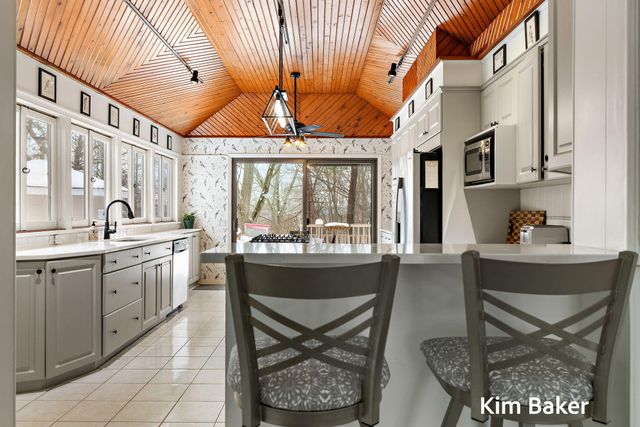 17708 Oakwood Drive, Spring Lake Twp, MI 49456