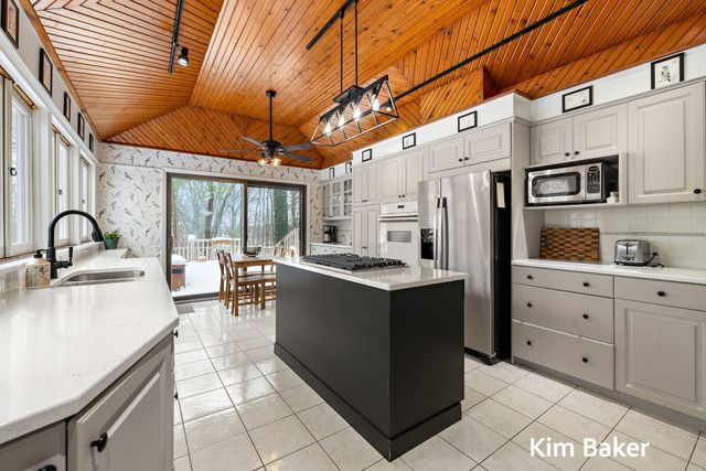 17708 Oakwood Drive, Spring Lake Twp, MI 49456