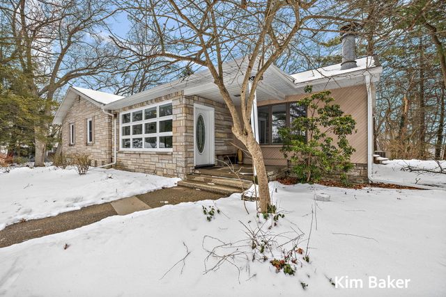 17708 Oakwood Drive, Spring Lake Twp, MI 49456