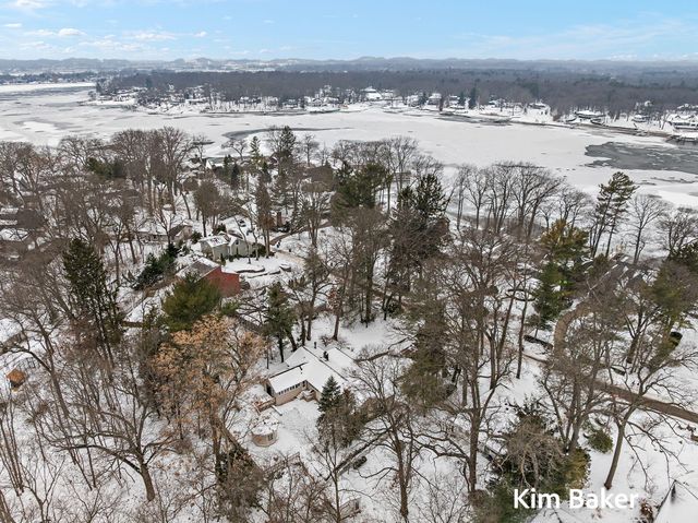 17708 Oakwood Drive, Spring Lake Twp, MI 49456