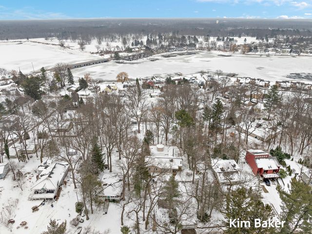 17708 Oakwood Drive, Spring Lake Twp, MI 49456