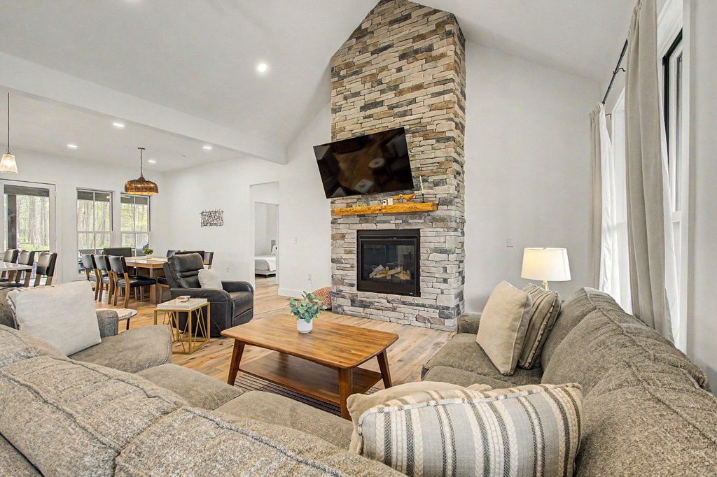 Image 26 of property listing at 454 BILTMORE RIDGE TRL, Mc Henry, MD 21541