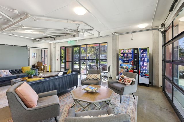 1900 12th Ave S Apt 205, Nashville, TN 37203