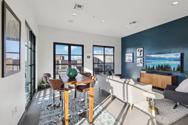 1900 12th Ave S Apt 205, Nashville, TN 37203