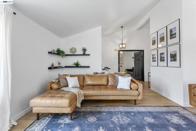 5736 Medallion Ct, Castro Valley, CA 94552