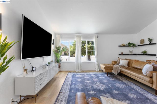 5736 Medallion Ct, Castro Valley, CA 94552