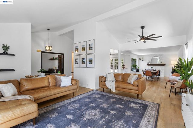 5736 Medallion Ct, Castro Valley, CA 94552