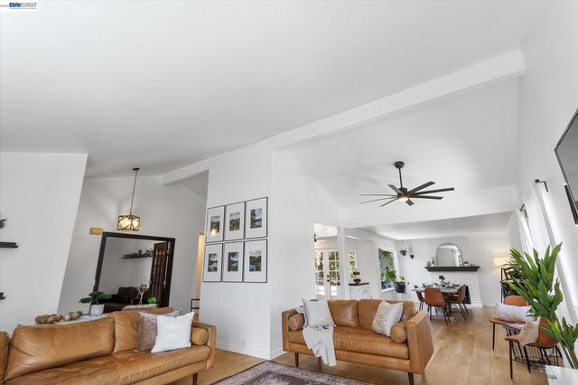 5736 Medallion Ct, Castro Valley, CA 94552