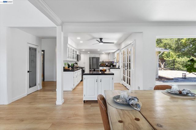 5736 Medallion Ct, Castro Valley, CA 94552