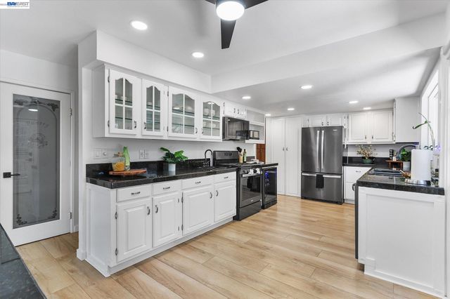 5736 Medallion Ct, Castro Valley, CA 94552